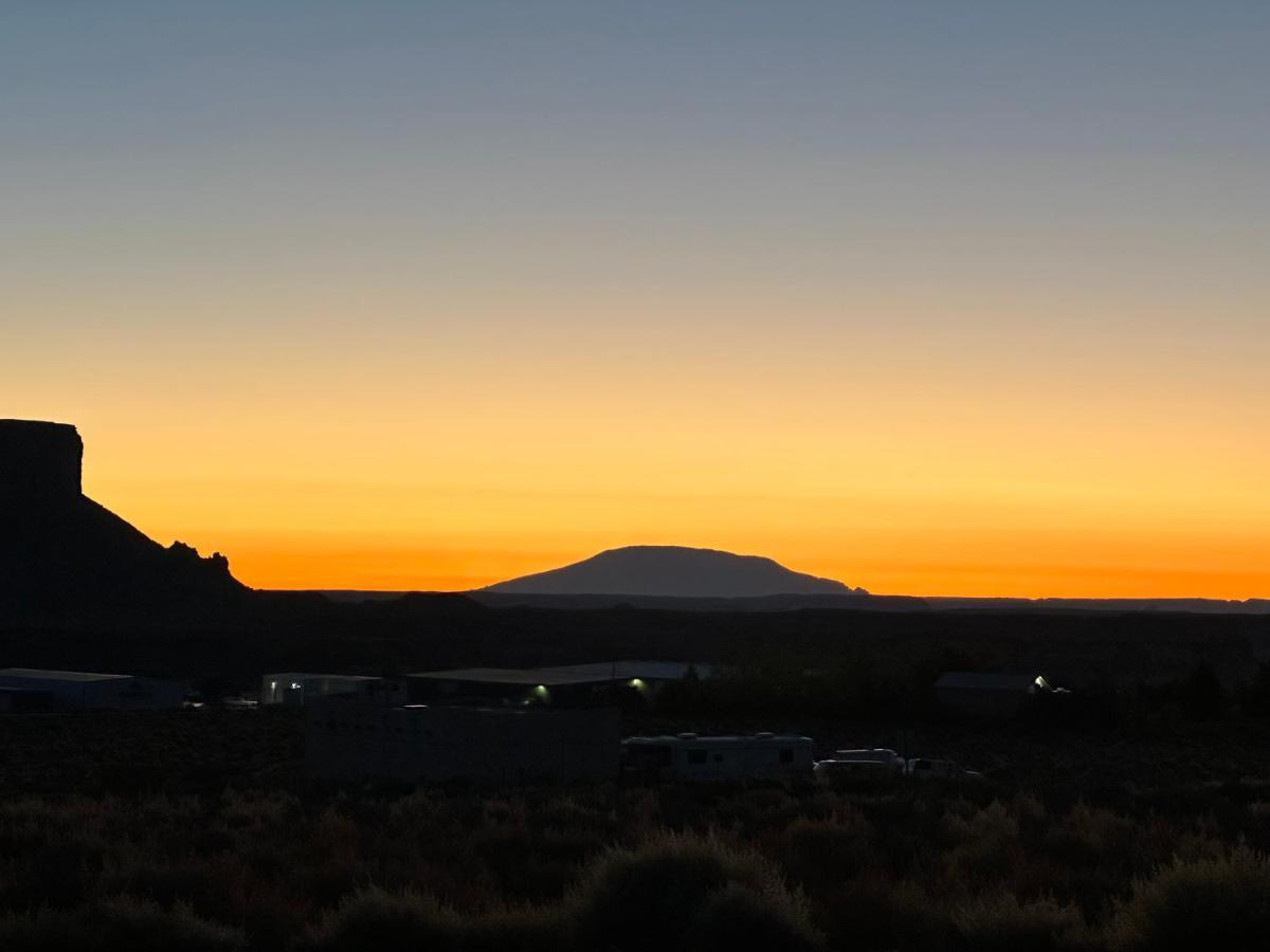 Page Arizona Border Town- Grand Serenity Room With Mesa Views Big Water Exterior foto
