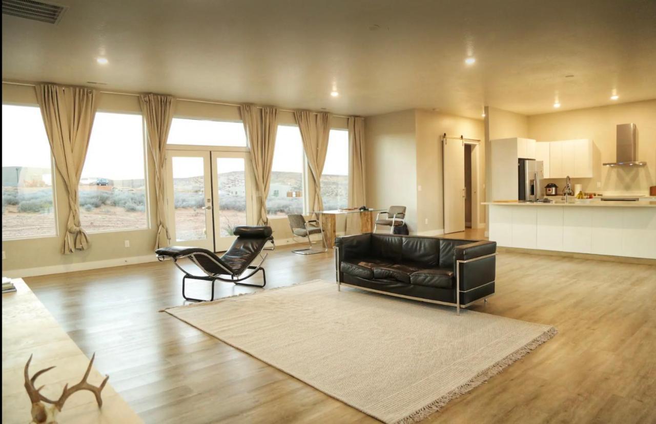 Page Arizona Border Town- Grand Serenity Room With Mesa Views Big Water Exterior foto