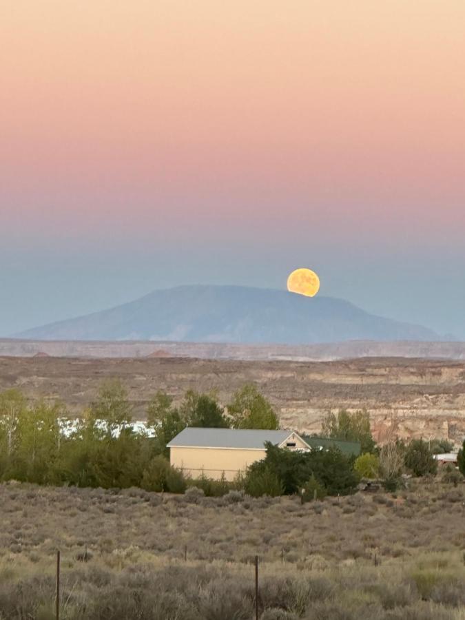 Page Arizona Border Town- Grand Serenity Room With Mesa Views Big Water Exterior foto