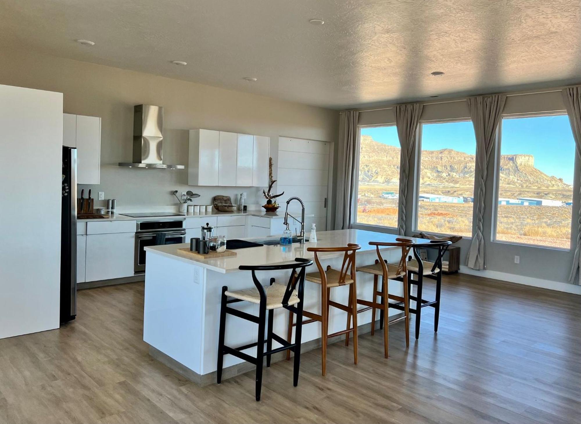 Page Arizona Border Town- Grand Serenity Room With Mesa Views Big Water Exterior foto